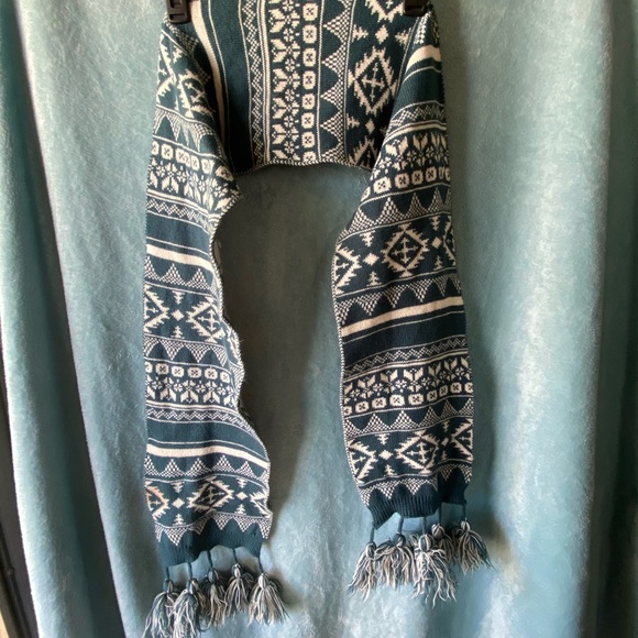 Scarf - Picture 2 of 6